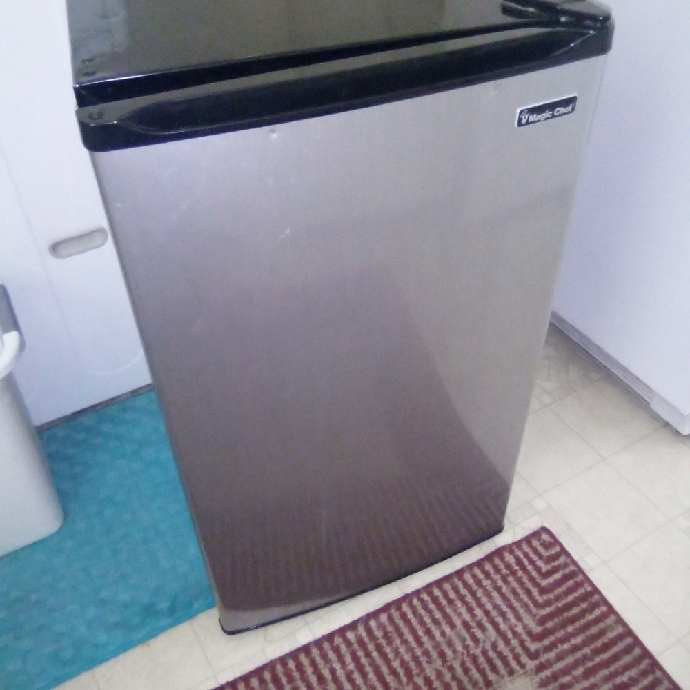 Magic Chef mini refrigerator "PICK UP ONLY"